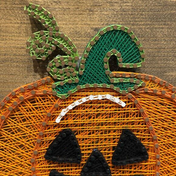 Jack-O-Lantern Pumpkin String Art Plaque Wall Hanging 9" x 11.5" Halloween Fall - Picture 3 of 5